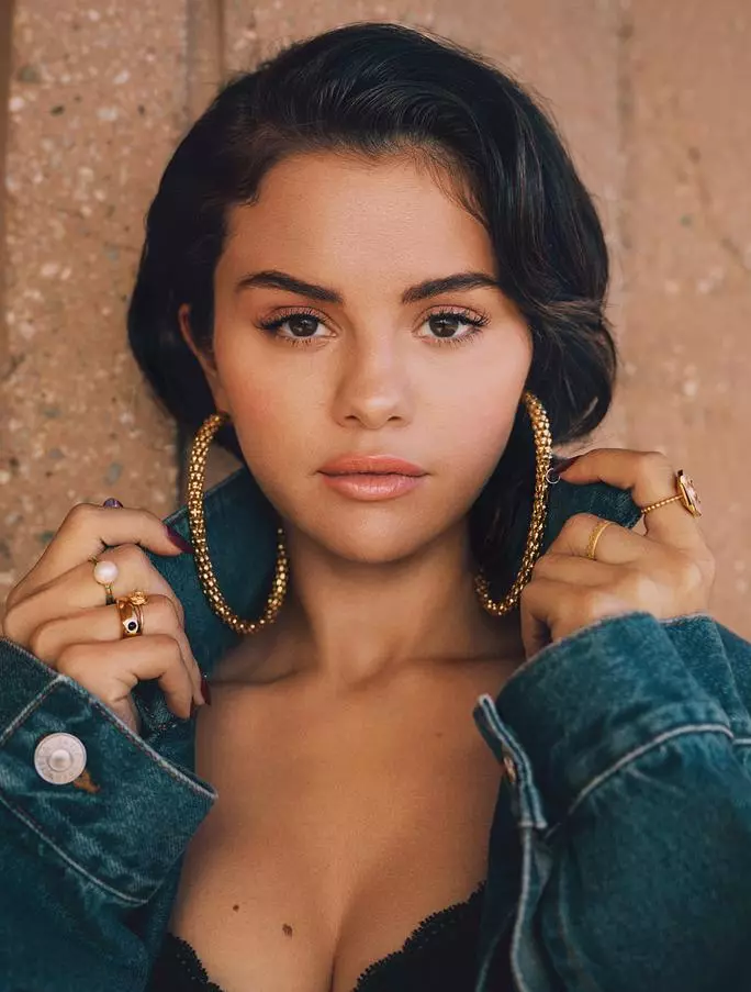 Selena Gomez, tohum üçin surata düşürilen suratda berkitdi 17917_3