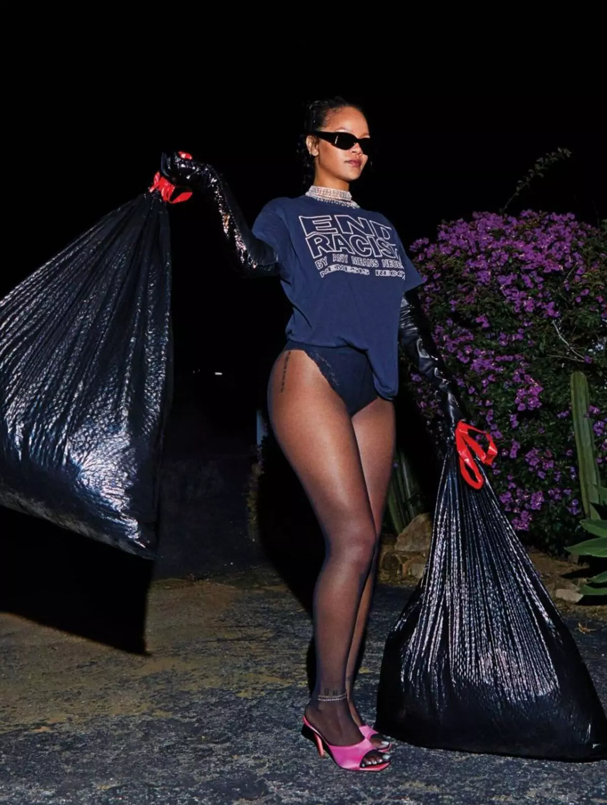 Mit Müllpaketen. Hinweis: Rihanna verzierte Cover Harpers Basar 17995_3