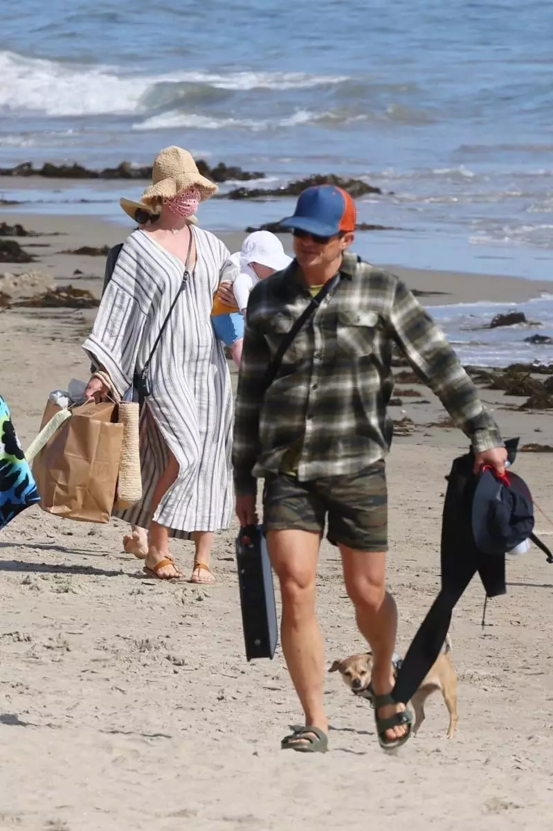 Foto: Orlando Bloom en Katy Perry het gerus met dogter op die strand 18169_1