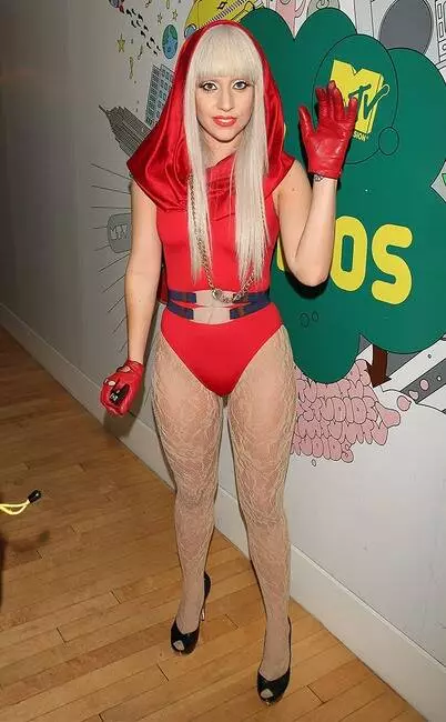 Evolution Lady Gaga-styl: fan jurken fan fleis nei diamanten foar diamanten foar 30 miljoen dollar 18533_2
