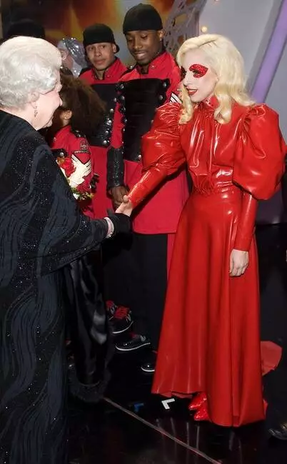 Lady Gaga風格的演變：從肉到鑽石的連衣裙3000萬美元 18533_5
