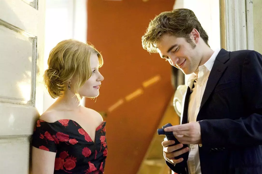 Macy Williams wol lâns it paad fan Robert Pattinson en Kristen Stewart út 