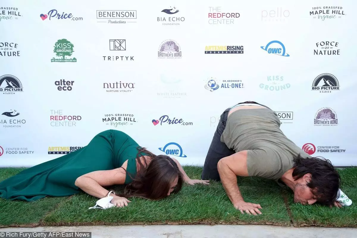Ian Somerhalder baciava la terra alla premiere del film 