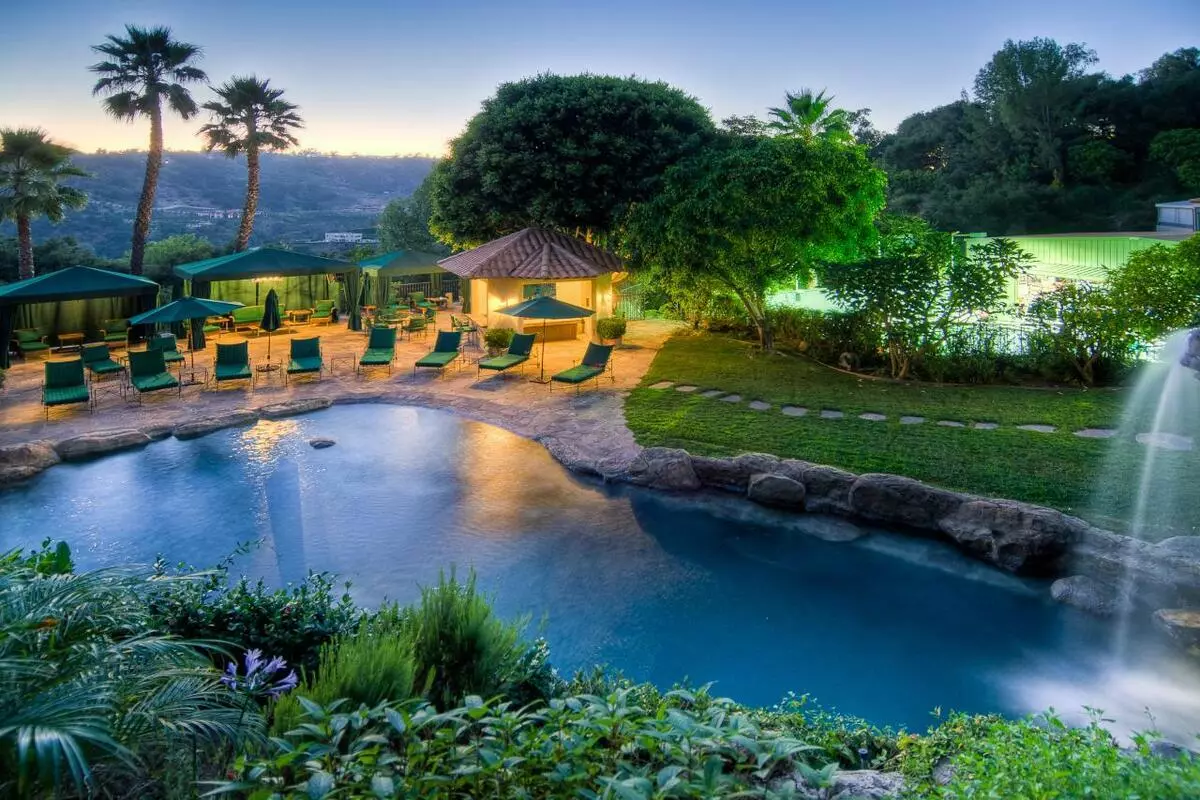 Foto-foto dari dalam: 20 rumah mewah di mana bintang-bintang Hollywood hidup