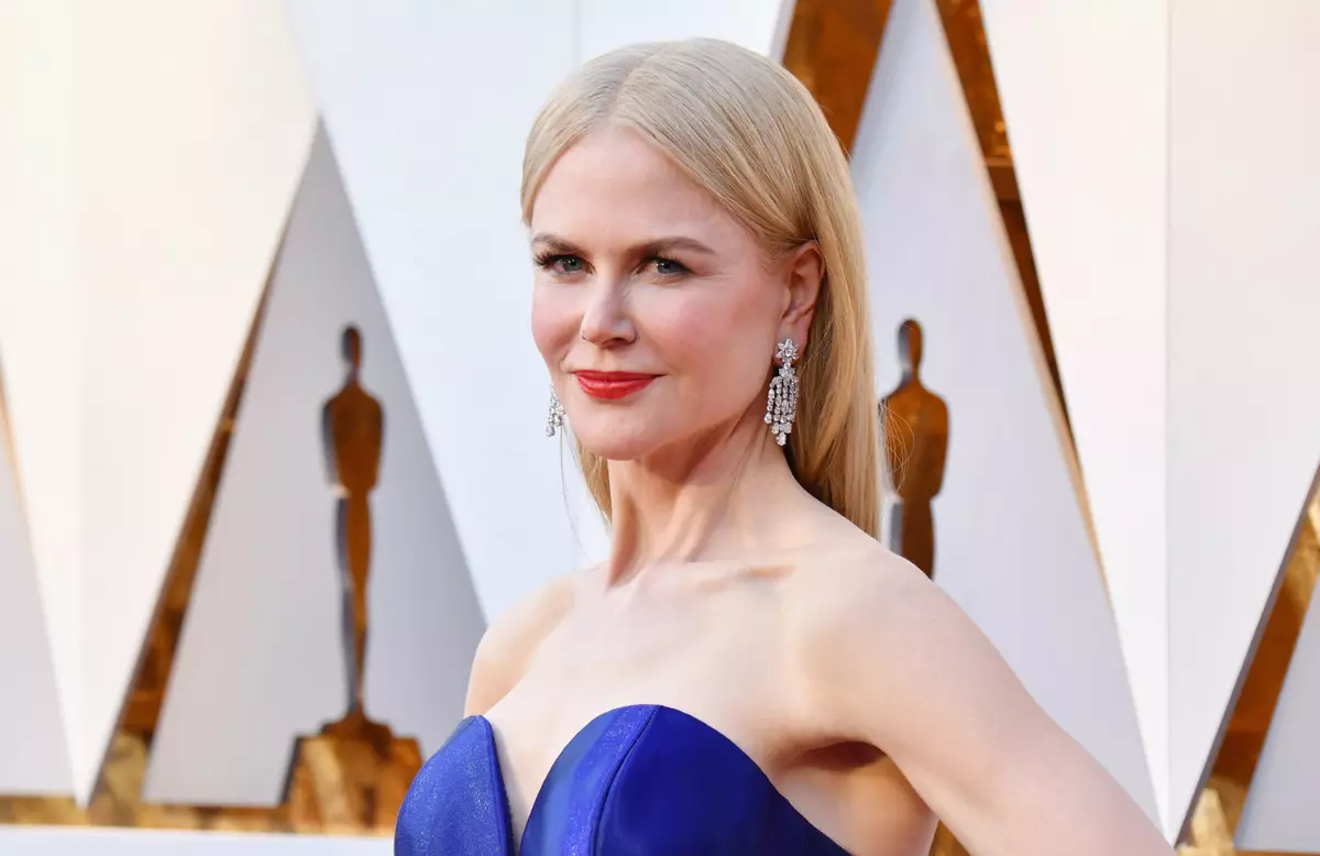 Nicole Kidman은 아이들을 찾아서 인스 타 그램을 사용합니다. "이를 따르기가 어렵습니다"