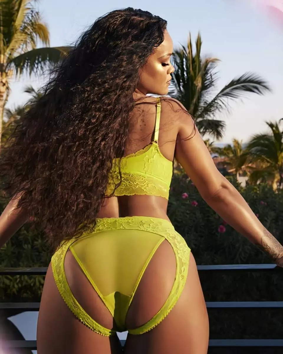 Rihanna kehui kuvassa mainosvalokuvaus alusvaatteissa 18778_5