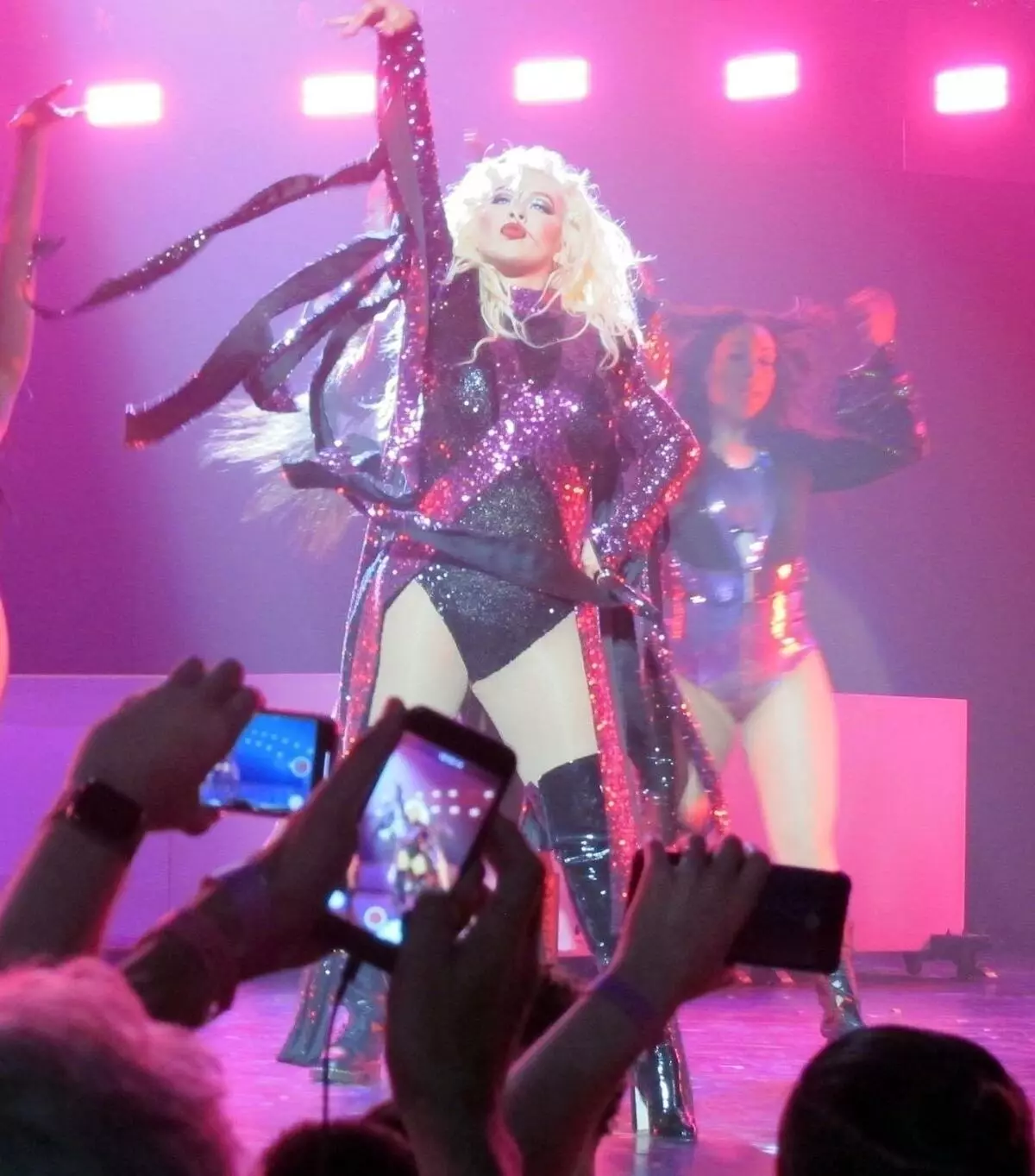 O le vevesi o vali: Christina Aguilera i luga o se musika faaali atu i Las Vegas 18800_5