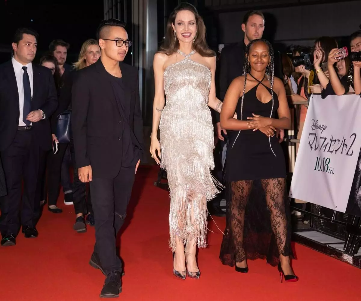 Angelina Jolie bragte børn til premiere 