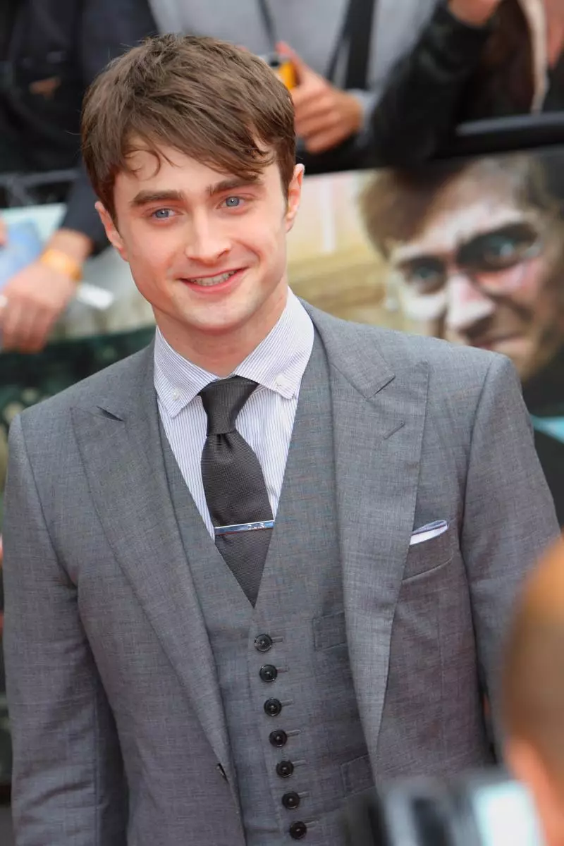 Daniel Radcliffe pardonpetis al la fanoj de Harry Potter por la "transfobia" de la verkisto