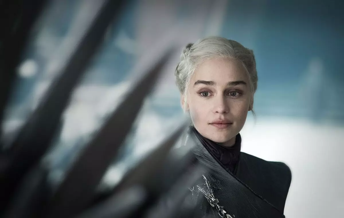 Emilia Clark phản đối những người tạo ra những trò chơi của Thrones của Thrones để cứu hình ảnh của Deauremeris