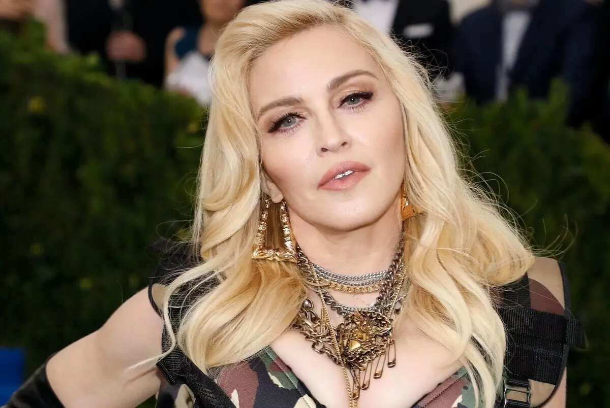 Madonna fined a million dollars for the support of gays in Russia