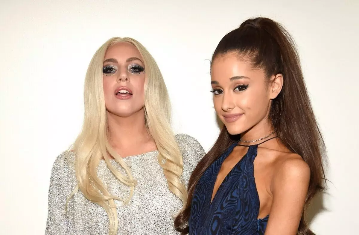 Лэди Гага ба Ариана ба Ариана Гранде MTV видео хөгжмийн шагналын нягтралыг удирддаг