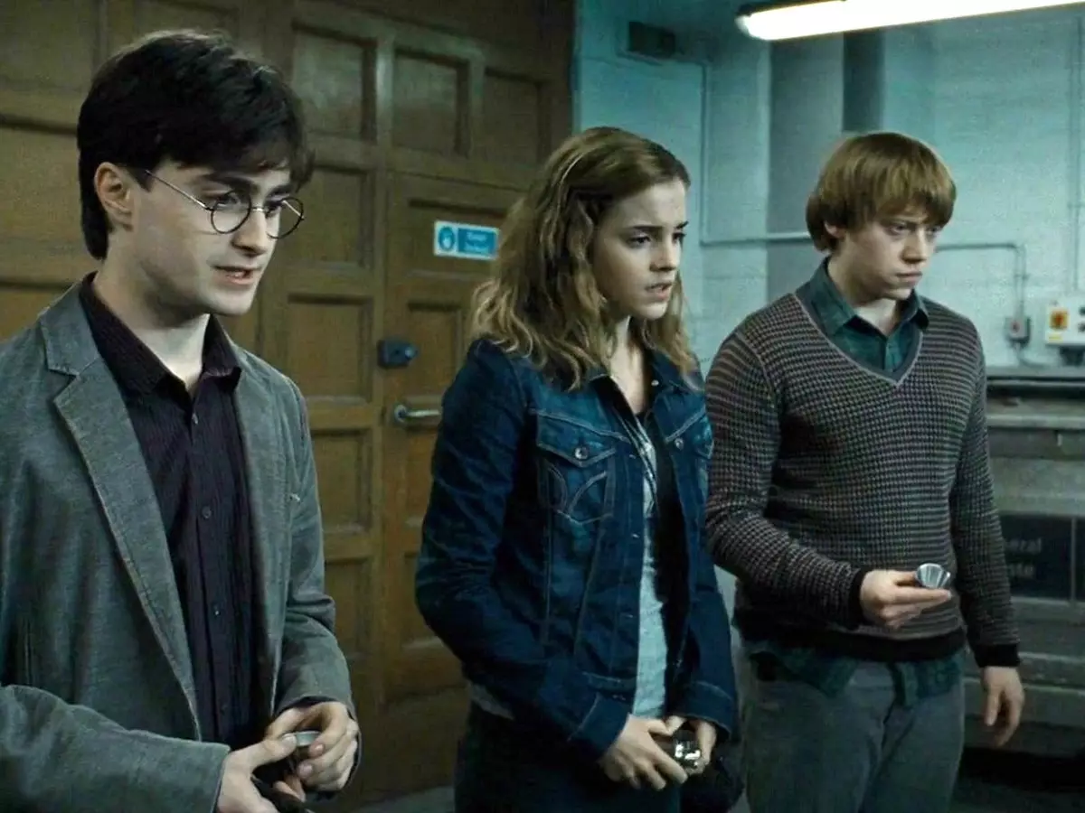 Harry Potterin müəllifi Joan Rowling, söz azadlığını müdafiə etmək üçün yazıçılarla birləşdi 19859_2