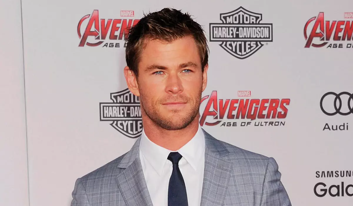 Chris Hemsworth in the Torah wig made a fight with her son: "The Champion of the Universe"