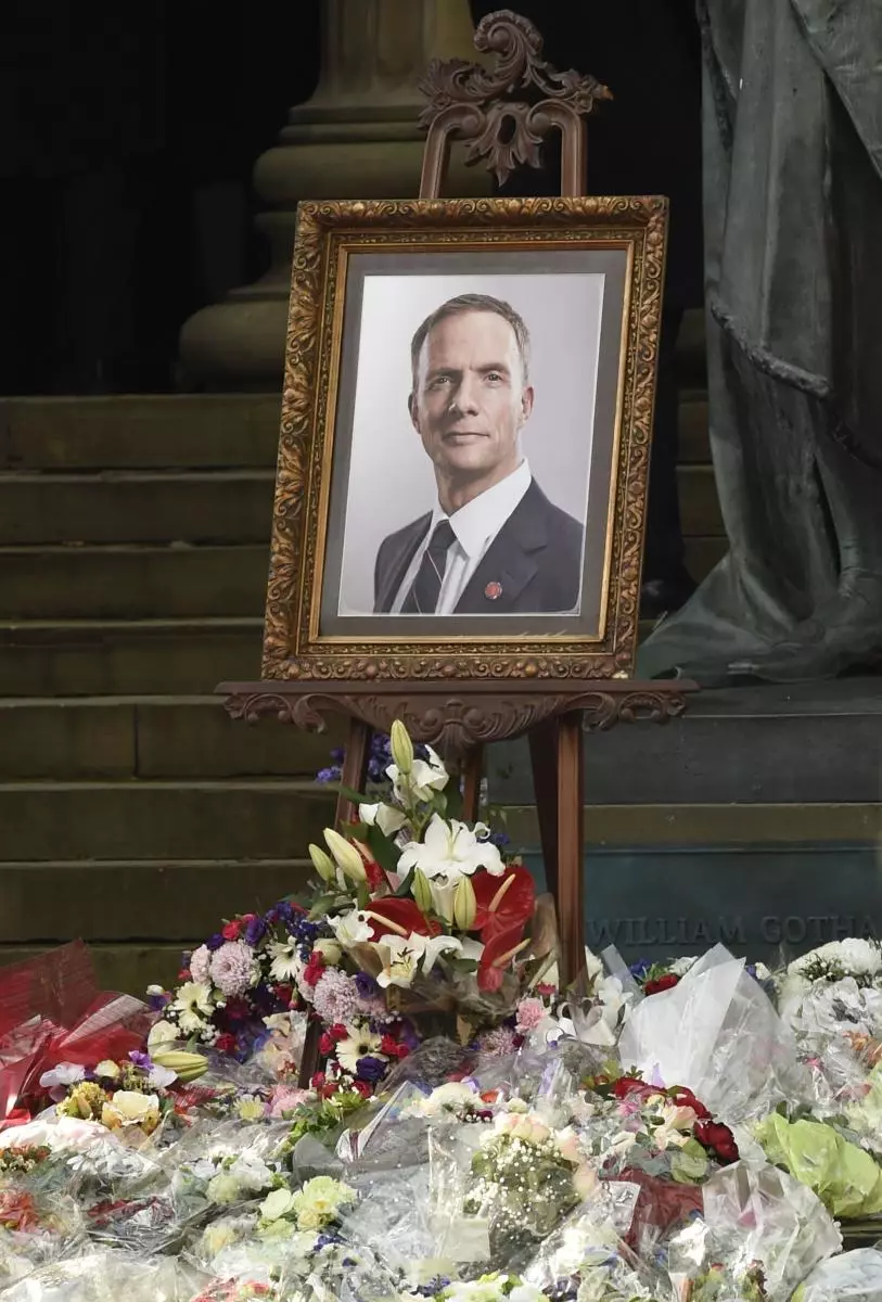 Летечкиот Брус Вејн и погреб на видео од снимањето 