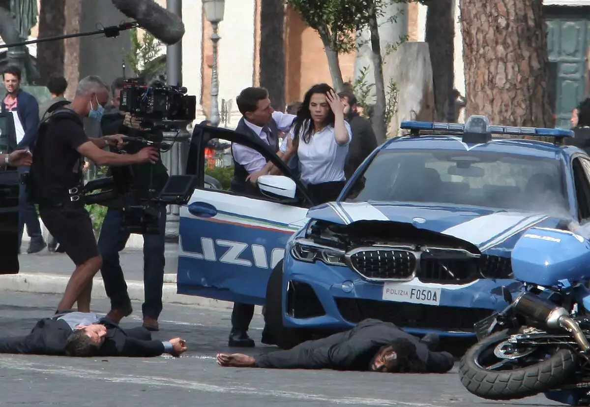 Tom Cruise ja Haley eTwel rikki autolla videokuvasta kuvaamisesta 