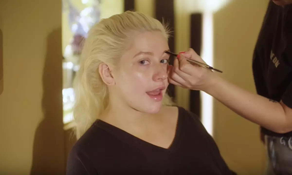 Roimh agus tar éis: Christina Aguilera ionadh unpleasantly lucht leanúna le itheacháin aghaidh gan makeup