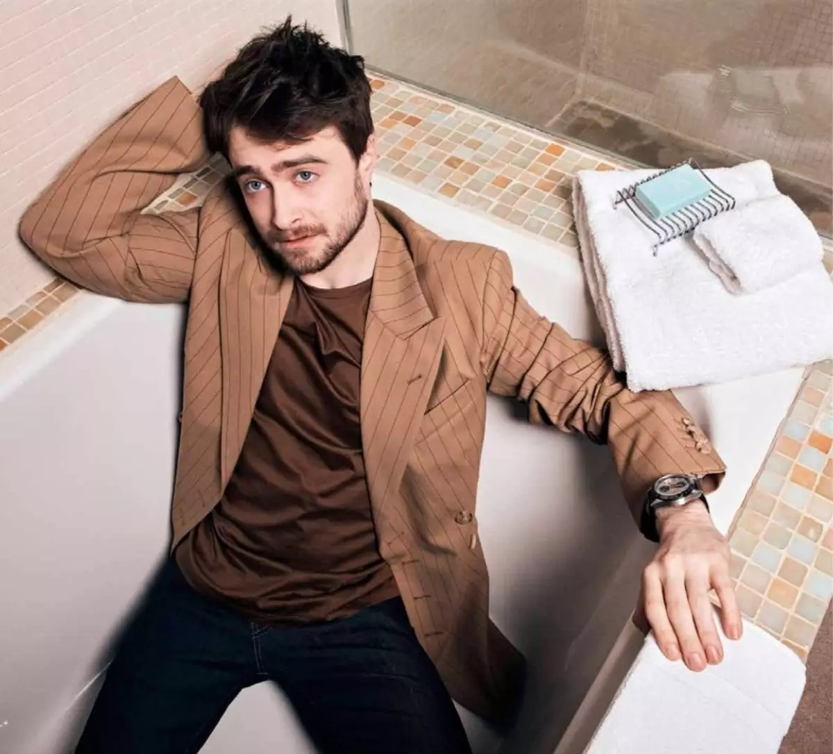 Daniel Radcliffe نىڭ ئىسپىرتقا تايىنىدىغانلىقىغا قانداق تەسىر كۆرسەتتى 20122_4