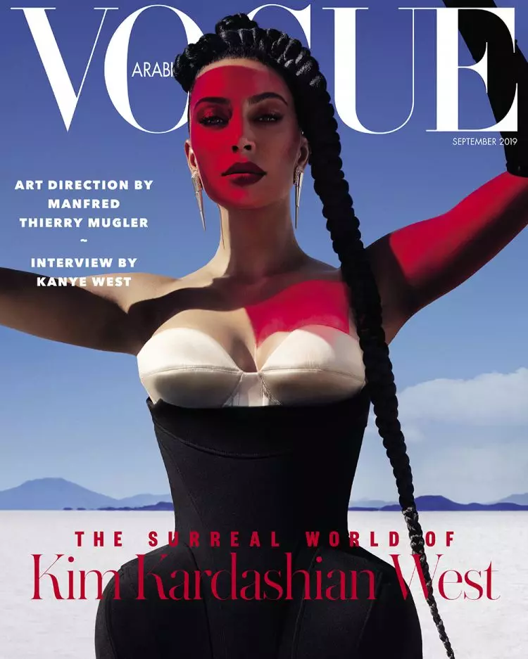 Kim Kardashian alicheza katika picha ya risasi kwa ajili ya Vogue ya Kiarabu na alitoa mahojiano kwa Kanye West 20124_1
