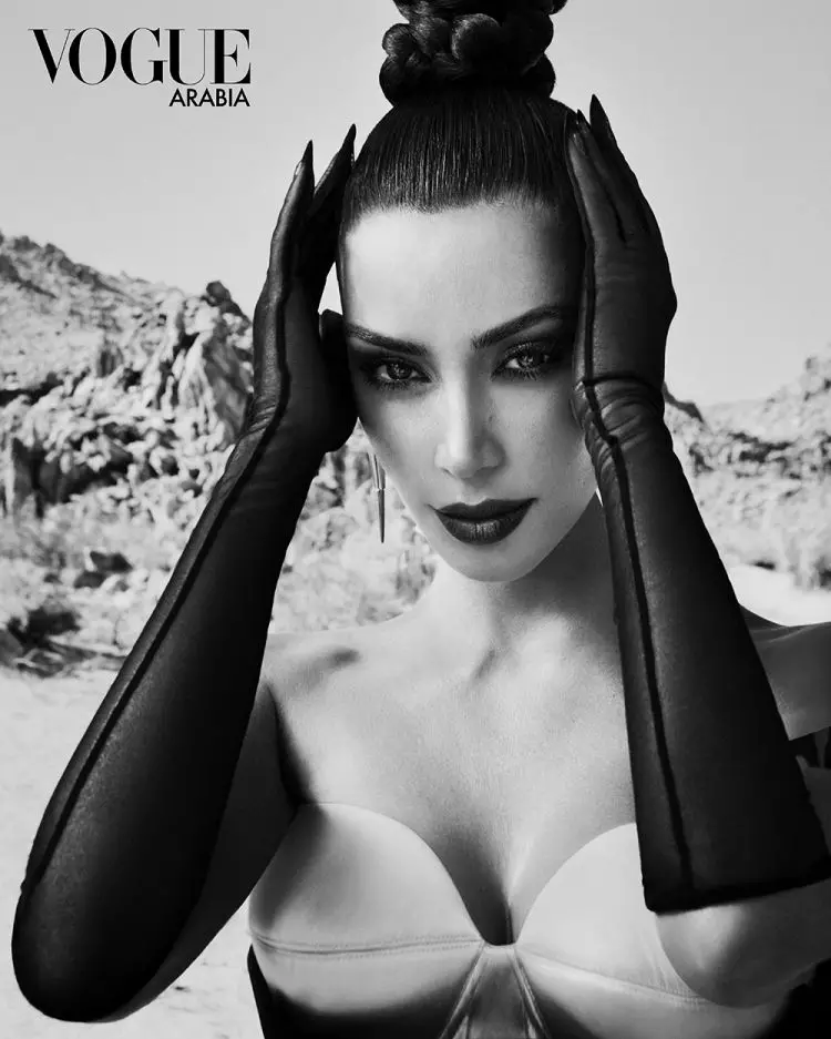 Kim Kardashian បានសម្តែងនៅក្នុងការថតរូបសម្រាប់ Vogue អារ៉ាប់ហើយបានសំភាសន៍ទៅ Kanye West 20124_5