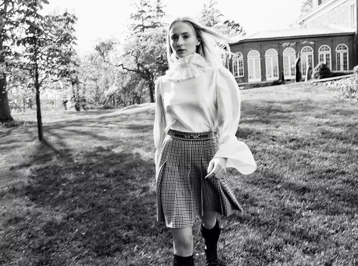 Larawan: Sophie Turner sa unang takip nito para sa Vogue Edition 20166_4
