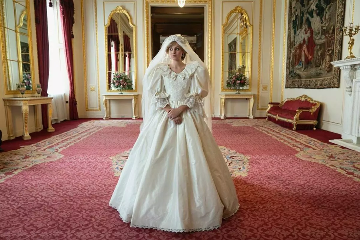 De trouwerij fan Prins Charles en Diana belooft in sinistere fairy-ferhaal yn it 4e seizoen 