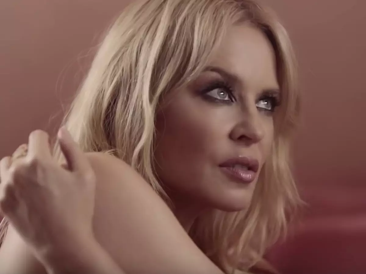 Just Sad Song About Love: Kylie Minogue lanzou un clip Music é demasiado triste digna