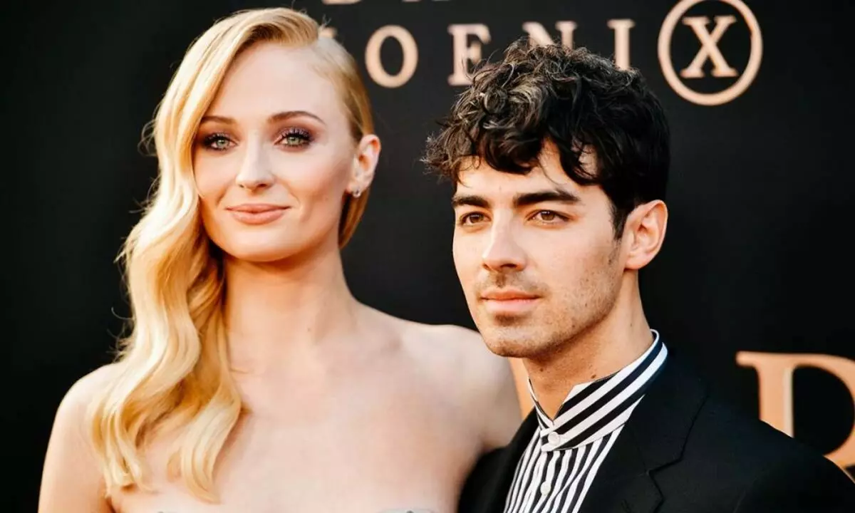 Insider hovoril o prvých dňoch Sophie Turner a Joe Jonas ako rodičia