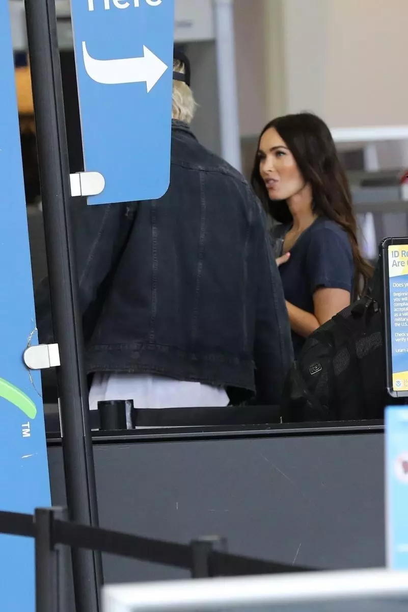 Soet paartjie: Megan Fox en Kolson Baker het teruggekeer om in Puerto Rico te skiet 20820_3