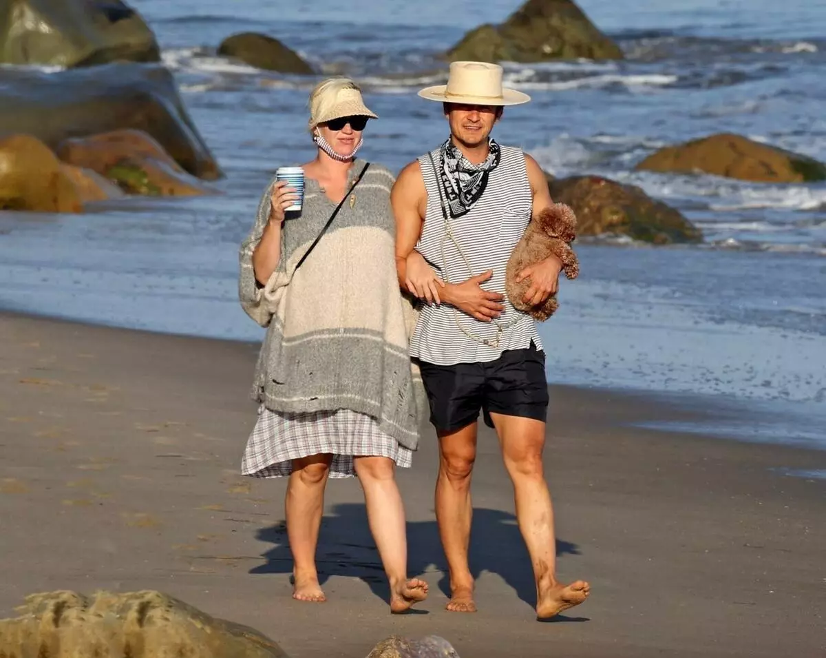 Poto: Orlando mekar sareng hamil Katy perry istirahat di pantai sareng anjing 20826_2