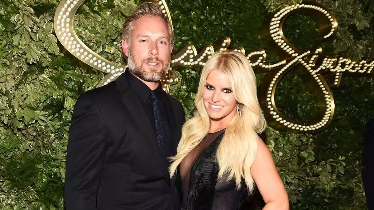 Jessica Simpson's husband presented her gigantic in the 6th anniversary of the wedding