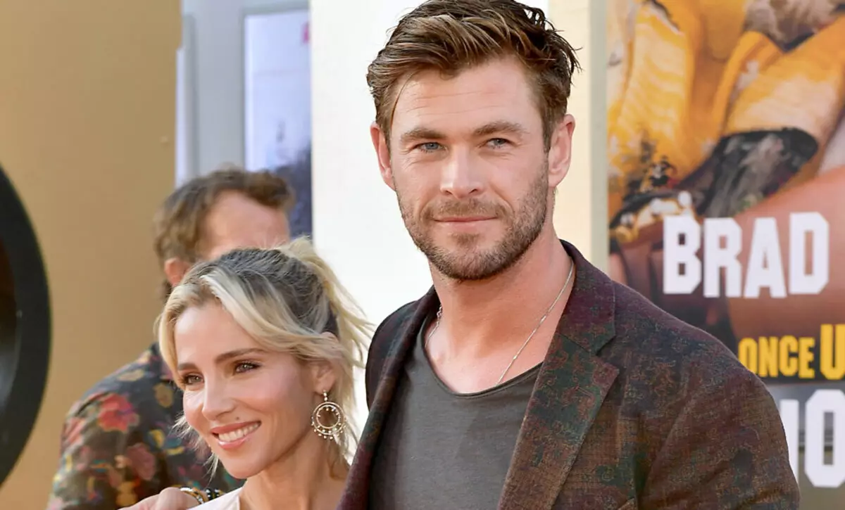 Elsa Pataka a arătat că Chris Hemsworth nud în baie în onoarea zilei Tatălui