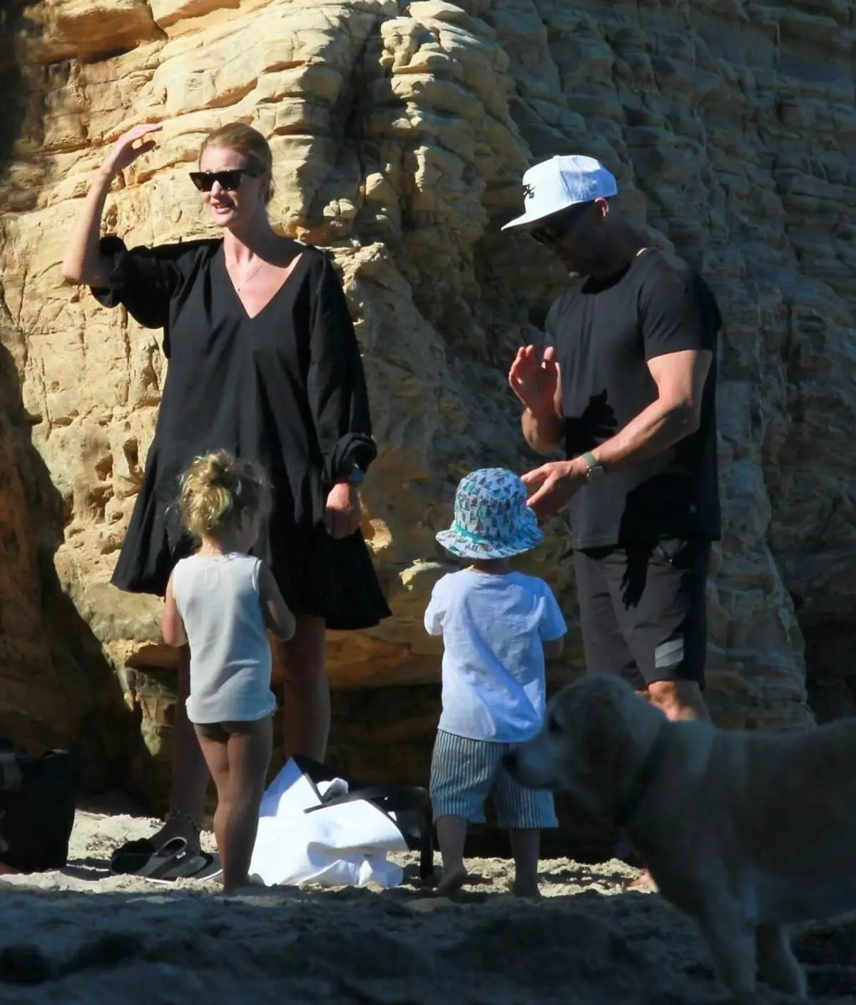 Foto: Jason Statham e Rozy Huntington-Whiteley con suo figlio riposato sulla spiaggia 20962_5