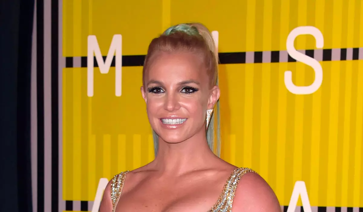 Britney Spears fanit uloshengitetään helpotuksella uuden videon jälkeen