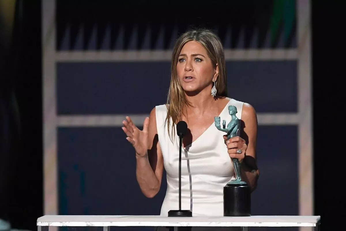 Jennifer Aniston dia nitsidika an'i Sag Awards 2020 tamin'ny akanjo iray avy amin'ny lambany