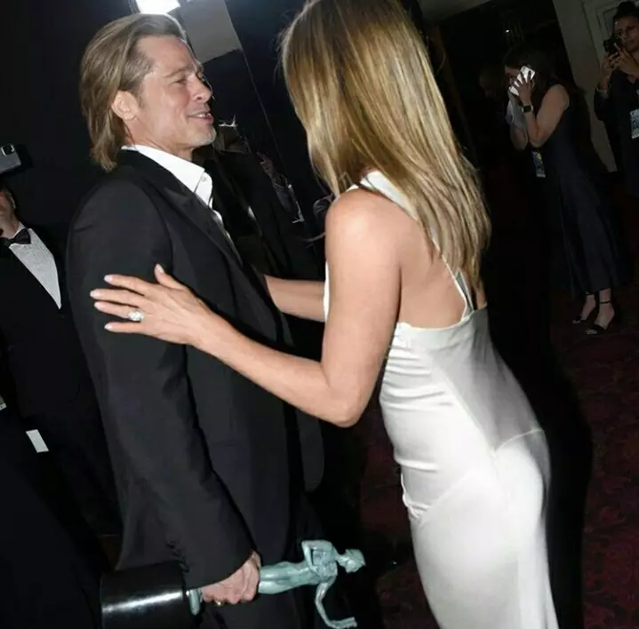 Foto: Jennifer Aniston en Brad Pitt visueel befêstige dat se goede freonen bliuwe 21070_2