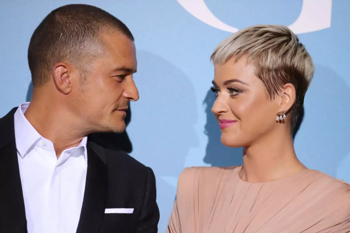 Hawwe jo al soargen? Katy Perry fergelike Orlando Bloom op karantine mei Halk