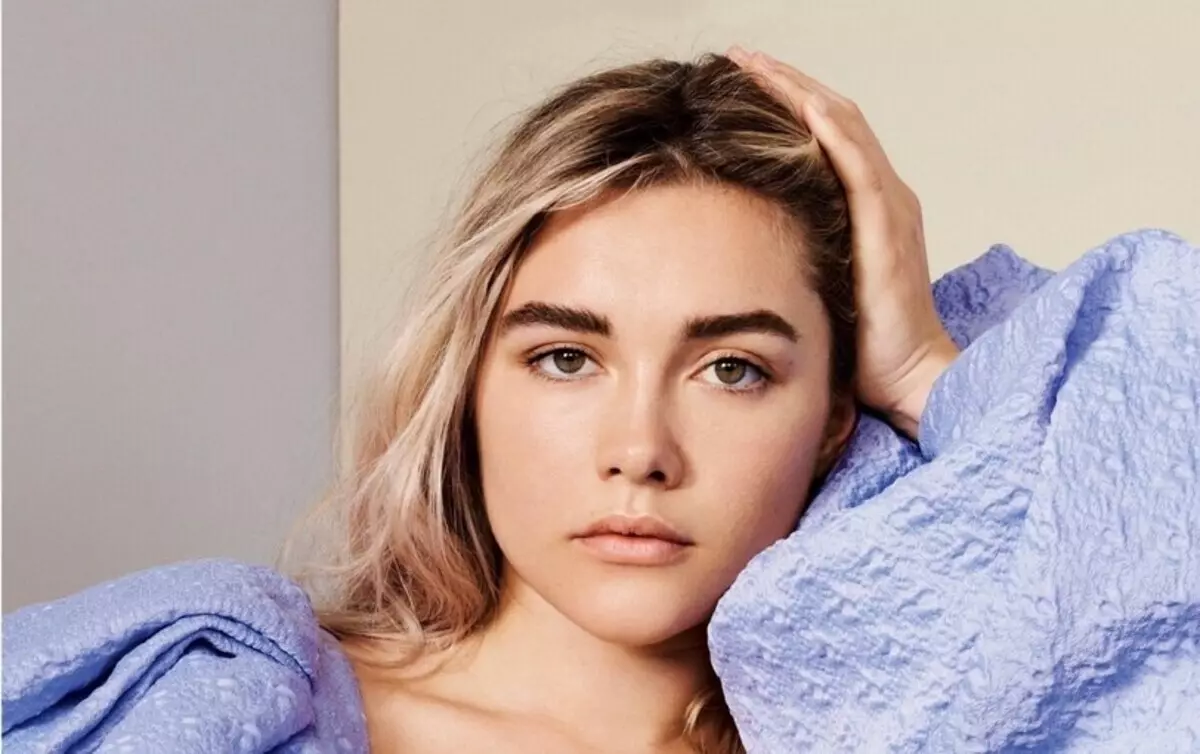 Florence Pugh continua a difendere la relazione con la stella "clinica" di Zak Braff