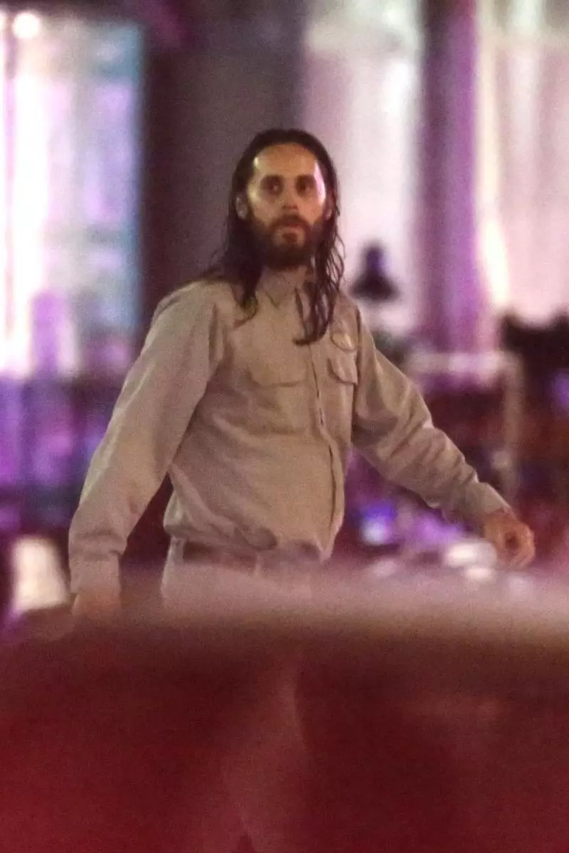 Foto: Verano Jared irreconocible en el set con Rame Malek 21572_1