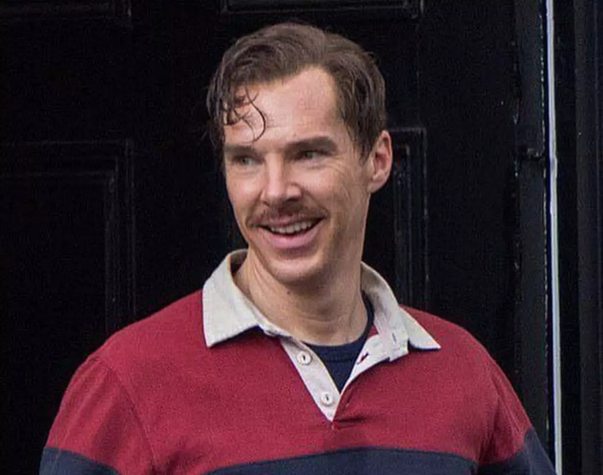 Benedetto Cumberbatch Flames In Shorts sulle riprese del film "Iron Cora"