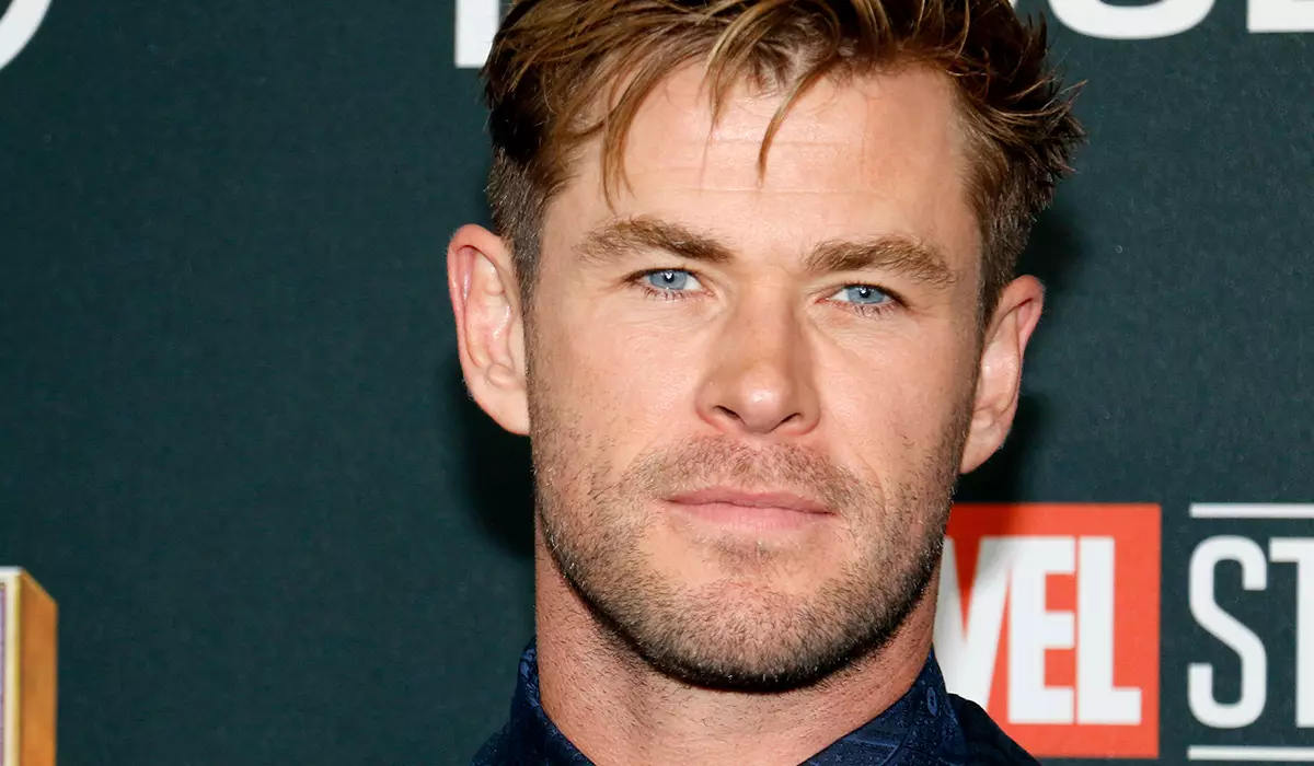 Chris Hemsworth enstale kay pou bowling mache pou $ 100,000