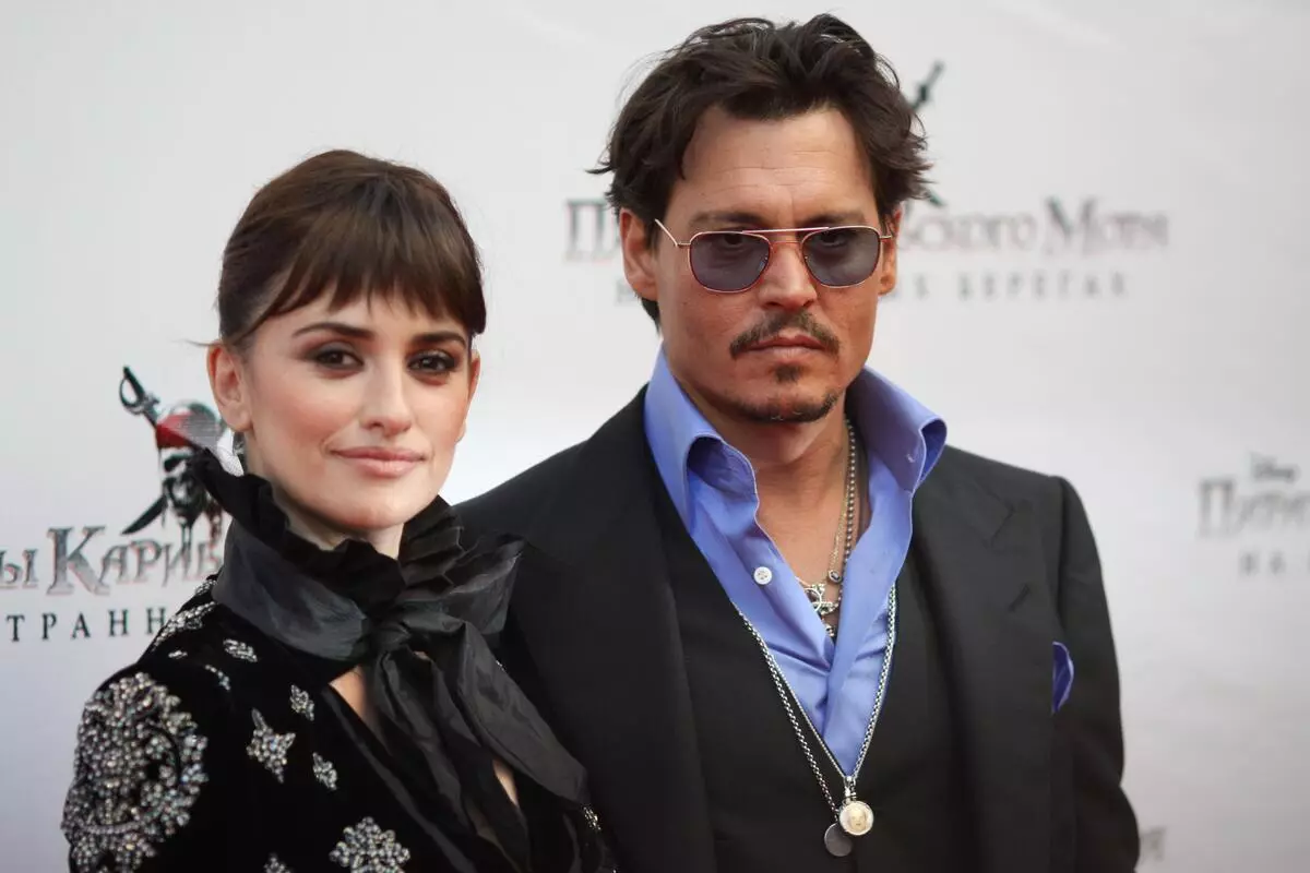 Το Penelope Cruz στάθηκε για τον Johnny Depp μετά τον Rider Winona