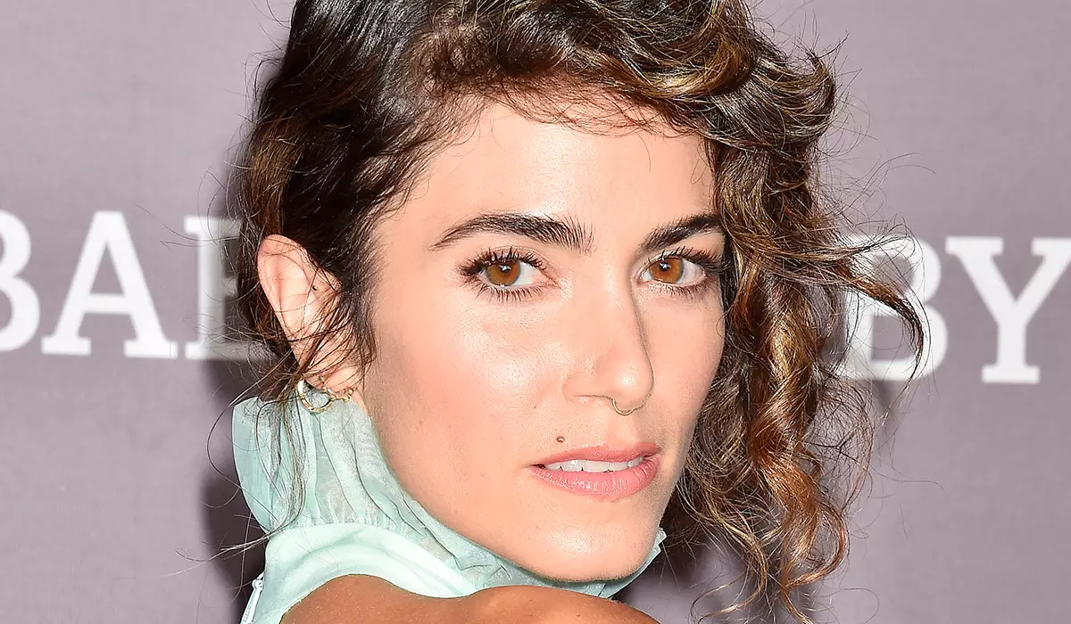 "Budík na 4 hodin ráno": Nikki Reed řekl, jak kombinovat práci a mateřství