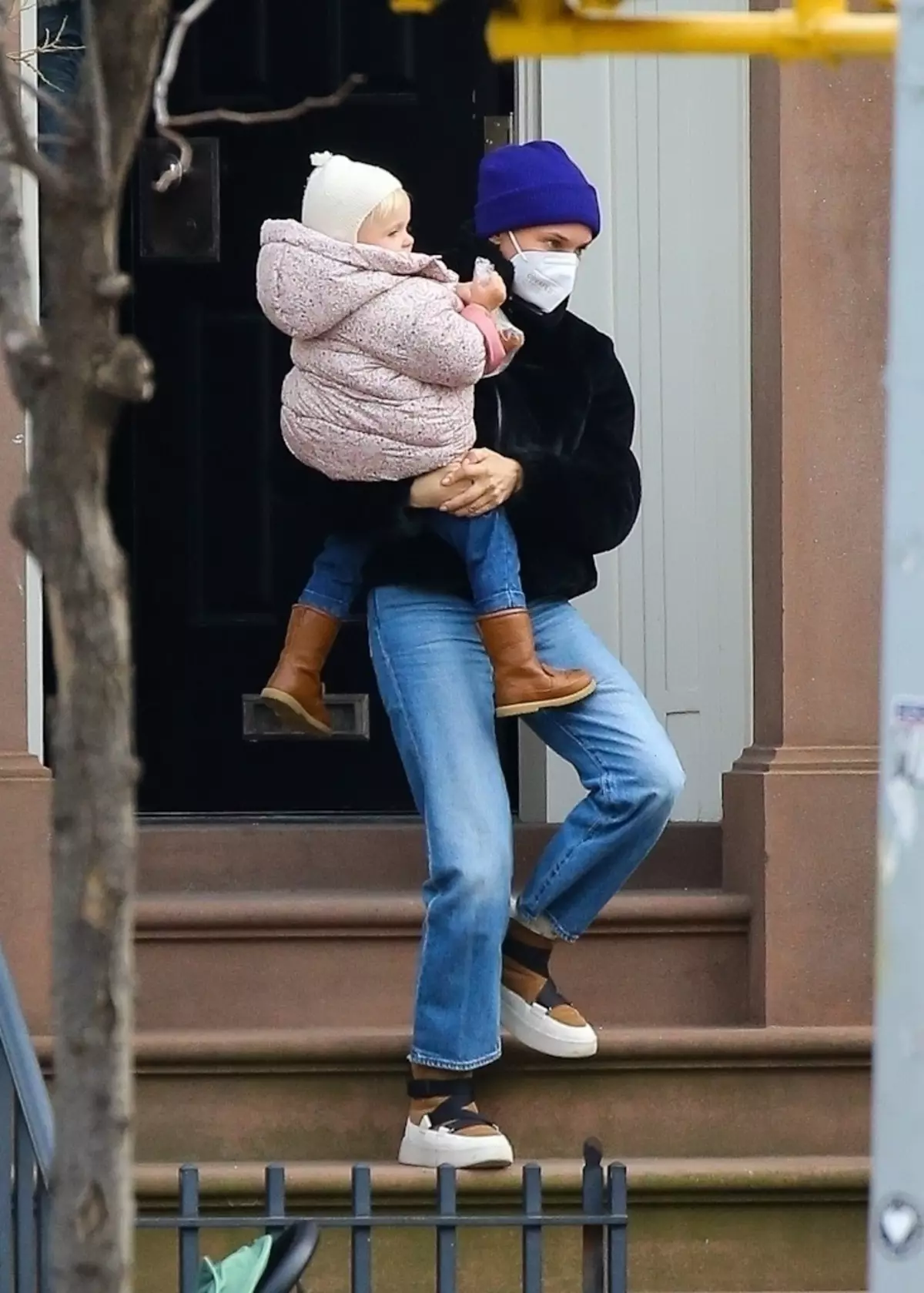 Հազվագյուտ լուսանկարներ. Սիրելի Նորման Ռիդուսը իր դստեր հետ քայլում էր Նյու Յորքում 22922_2