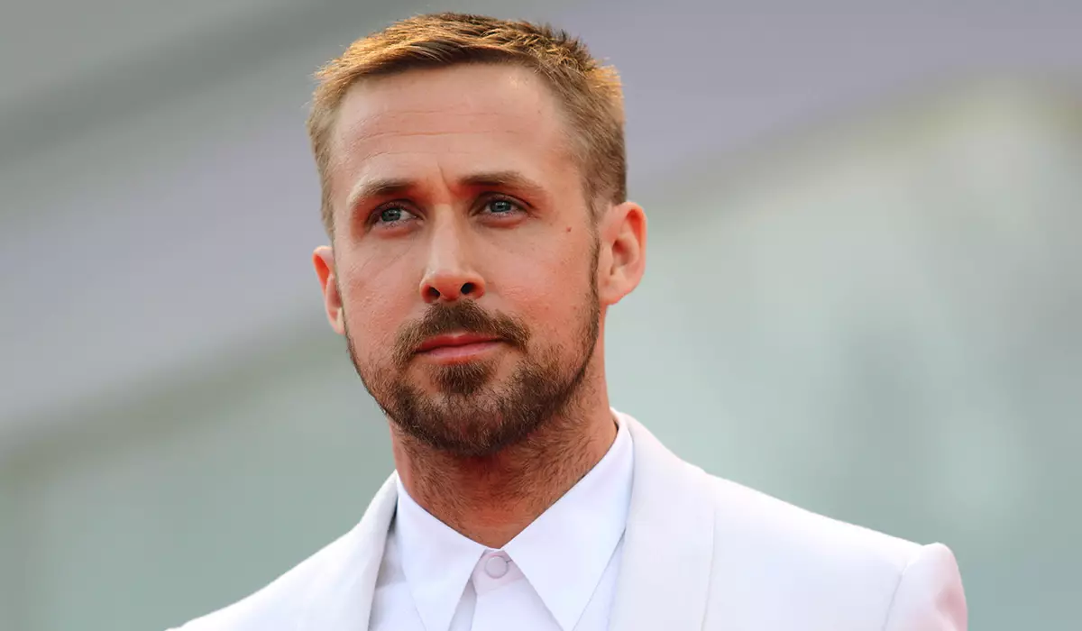 រូបថត: Ryan Gosling ផុតកំណត់ឈាមហើយត្រូវបានគេសង្កត់លើការបាញ់ប្រហាររបស់បុរសពណ៌ប្រផេះ "