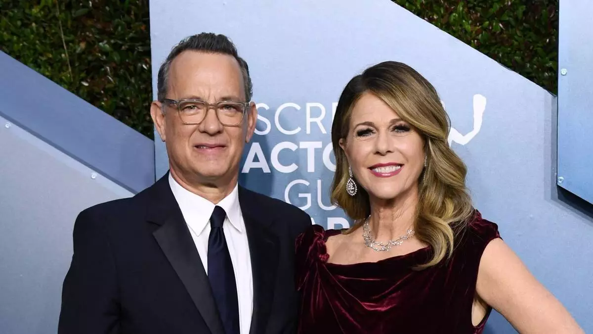 Tom Hanks thiab Rita Wilson txi ntshav rau cov tshuaj tiv thaiv kab mob Coronavirus