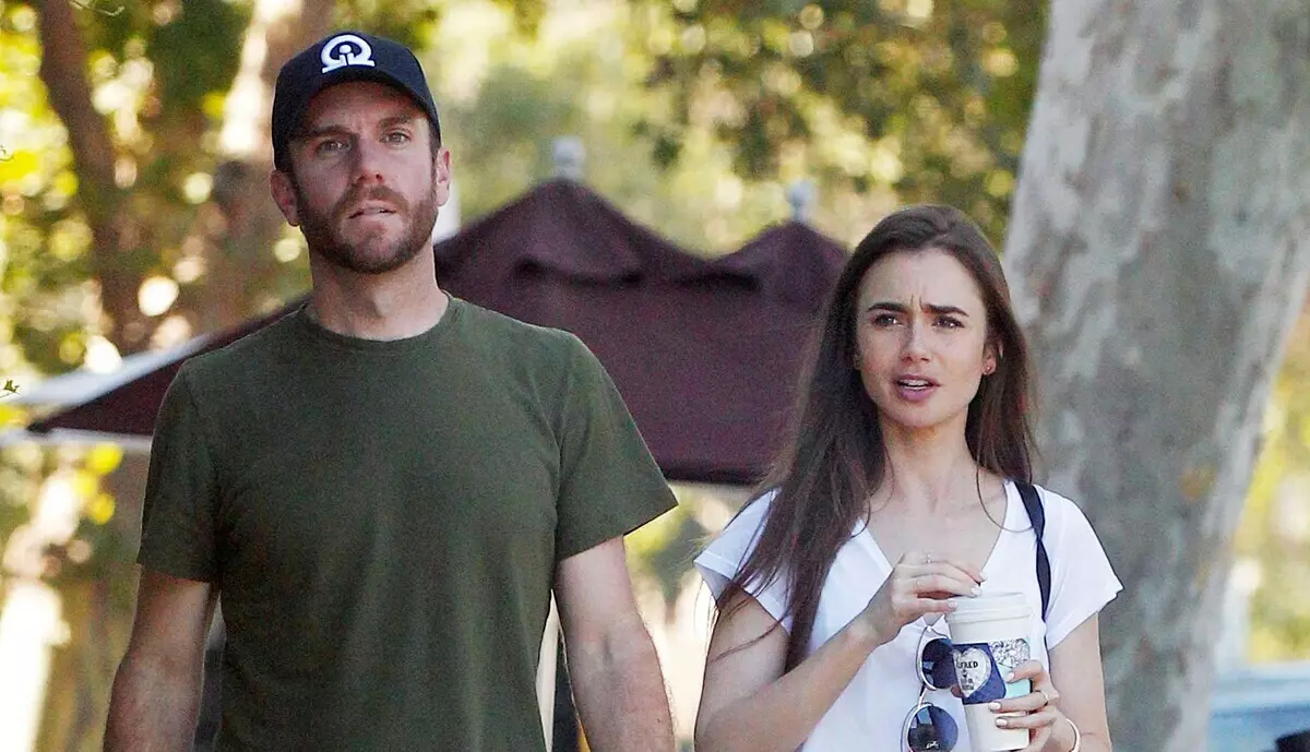 Lily Collins pade pẹlu EX-Ọmọkunrin Clark Clark Charlie Mcdaell