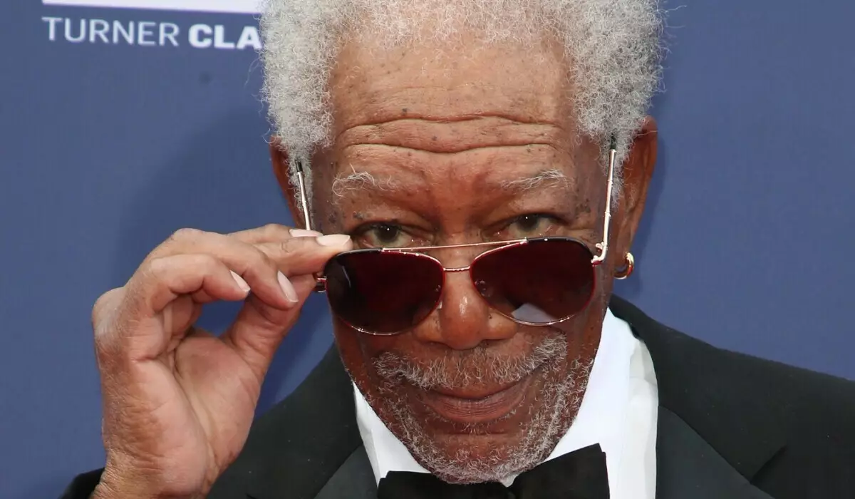 UMorgan Freeman wabongoza abantu ukuba bagoduke: "Andinguye ugqirha, kodwa ndiyakholelwa kwiSayensi"