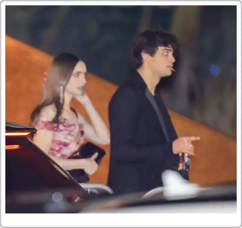 Noah Sentineau u Lily Collins ġew imsaħħna rumors dwar il-ġdid, flimkien jidhru fuq aftepati 