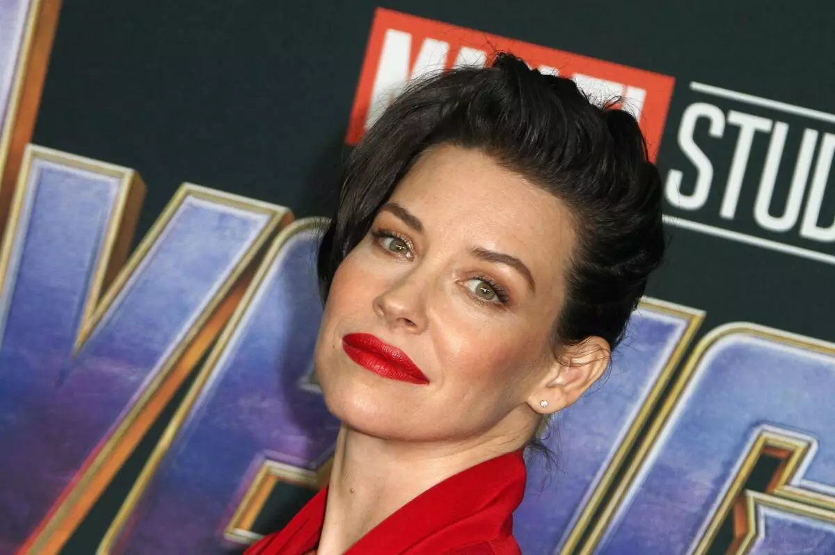 Evangeline lilly teu paduli para baju palu, promosi pilem sareng partisipasi na